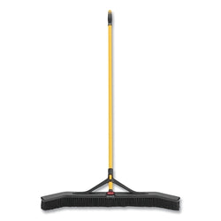 Escoba de empuje Maximizer™ con sistema de empuje central, 36" de largo, plástico, cerdas de 2-3/4" de largo, polipropileno