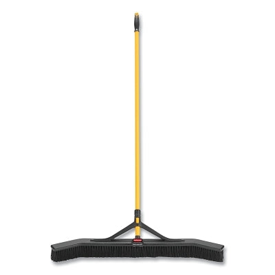 Escoba de empuje Maximizer™ con sistema de empuje central, 36" de largo, plástico, cerdas de 2-3/4" de largo, polipropileno